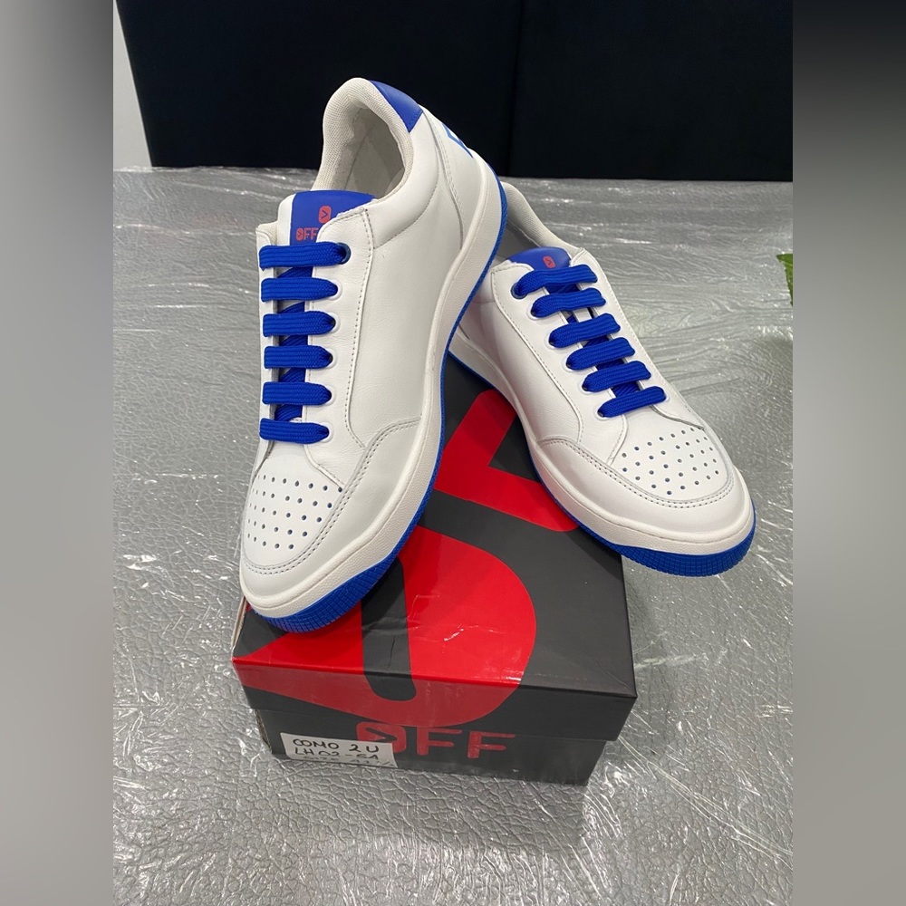 OFF PLAY COMO 2U size 41.5 model# LH02-54
White and blue